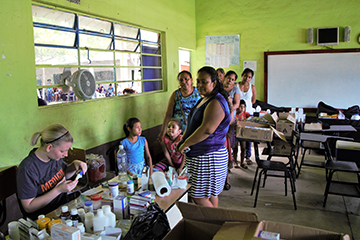 Students work with international patients 